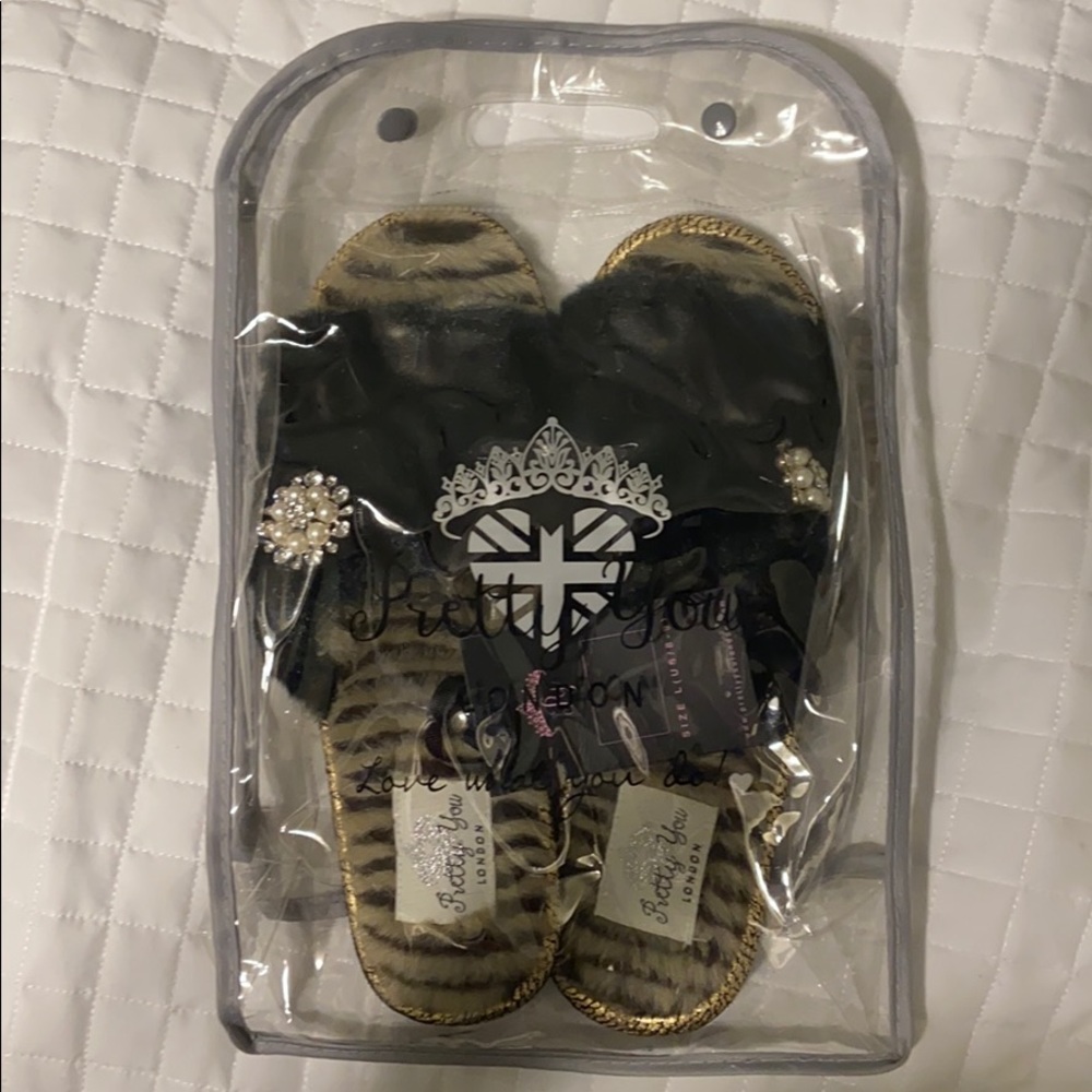 Fuzzy Slippers size Large